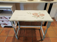 VERKAUFT - Blumentisch 